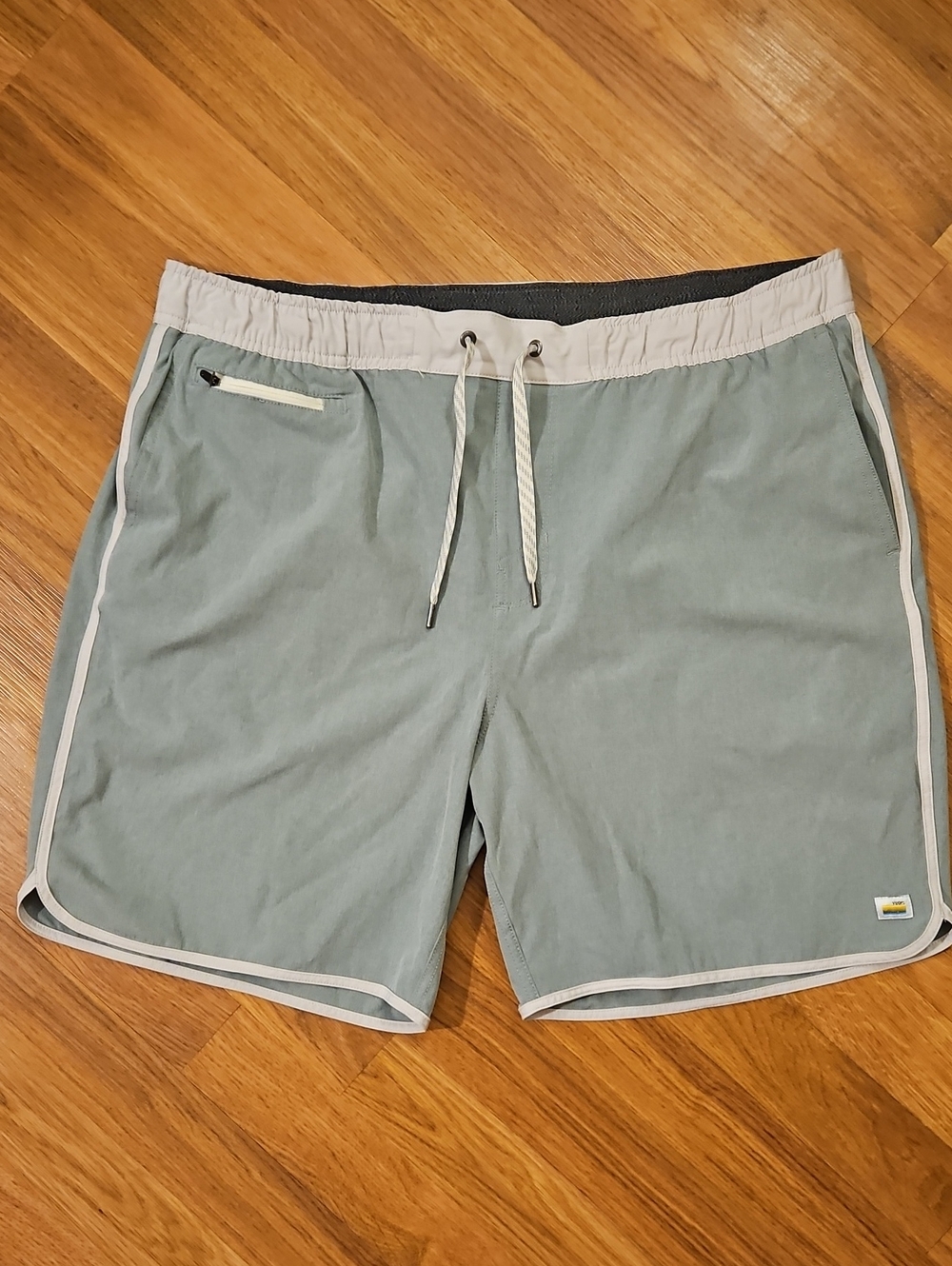 Vuori Board Shorts Size XXL
